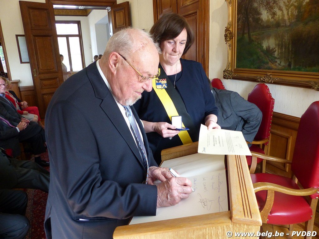 Verdienstelijke Dilbekenaren ontvangen eremedaille - Image00028