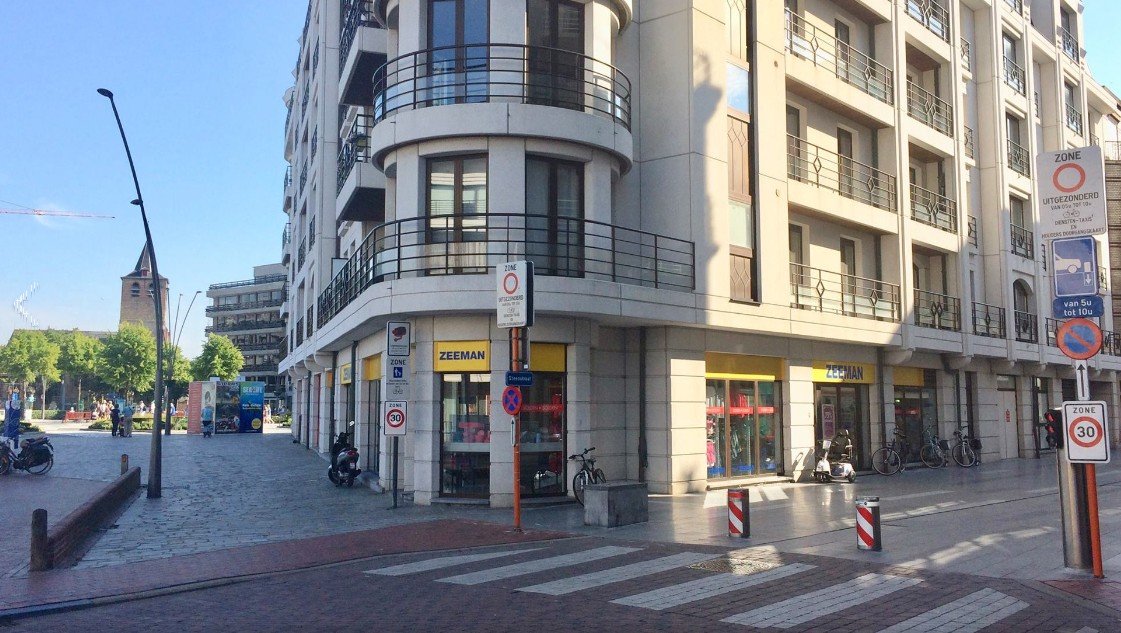 Dagelijks spookrijders op Leopold III-plein te Blankenberge - Leopold3plein foto Tanguy Veys