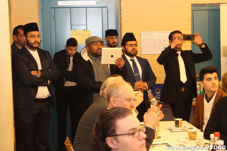 Gezellige nieuwjaarsreceptie bij Ahmadiyya Moslim gemeenschap van Dilbeek