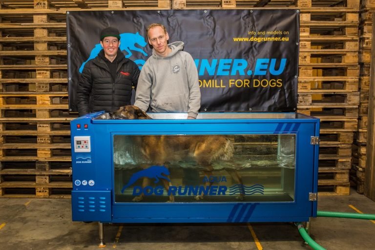 Janez Detd frontman ontwikkelt onderwaterloopband voor honden