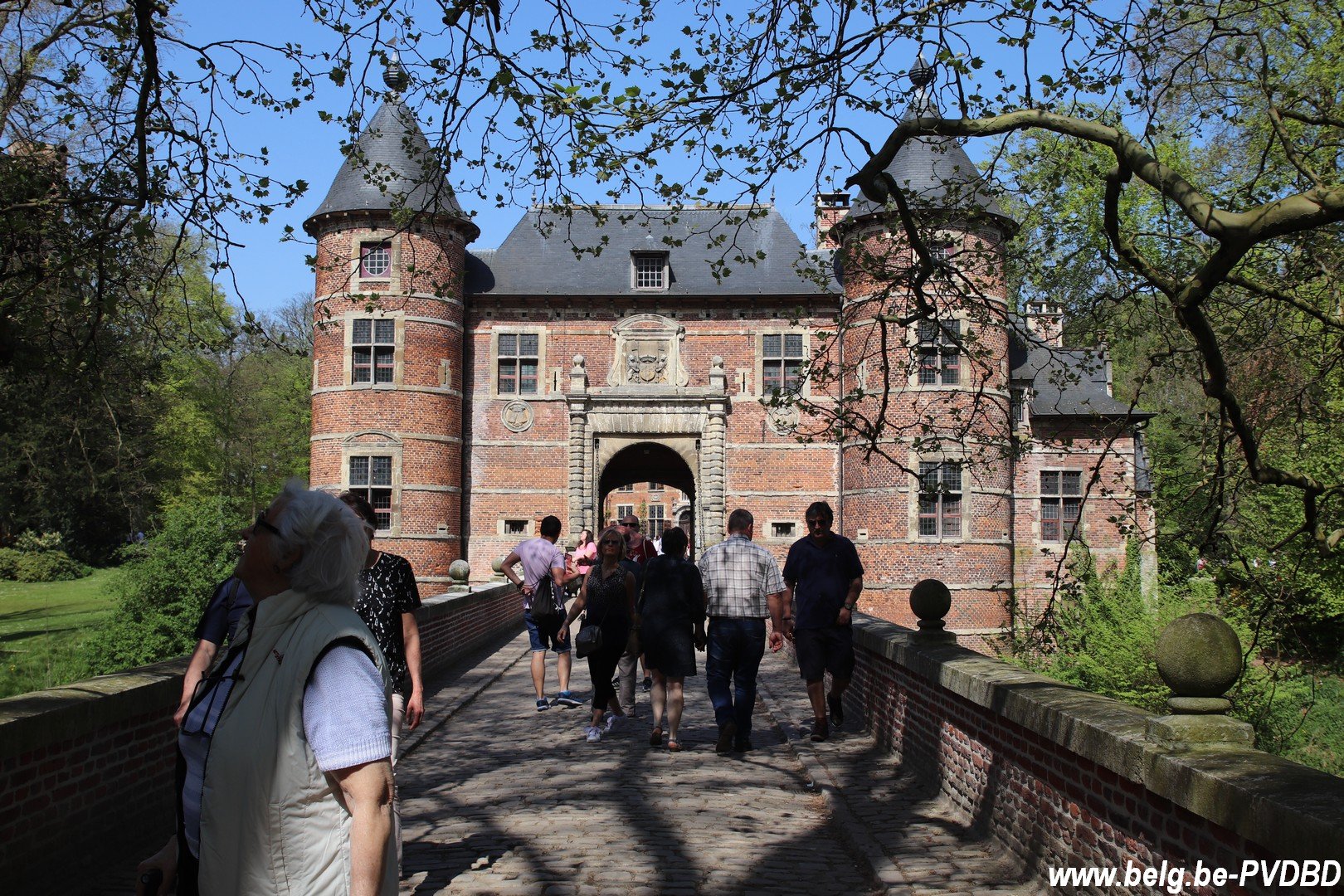 Dilbeek ontvangt 10.000 voorjaarsbollen van het kasteel van Groot-Bijgaarden - IMG 0762