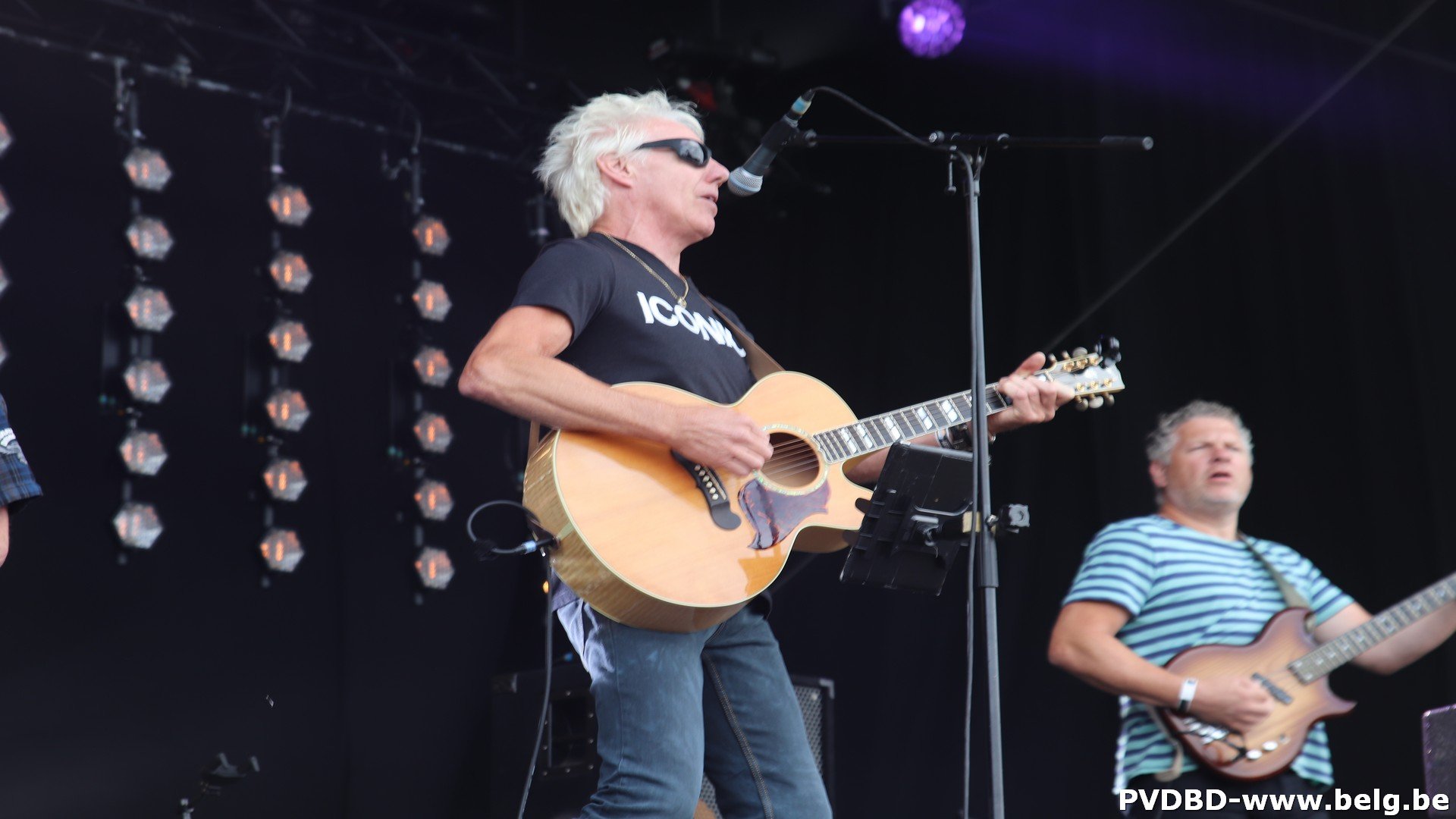 Ondanks winderig weer toch 15.000 festivalgangers op Nostalgie Beach - IMG 2045