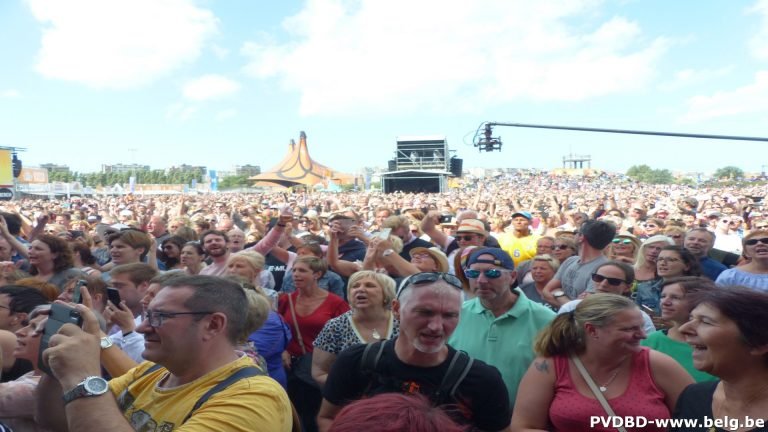 Ondanks winderig weer toch 15.000 festivalgangers op Nostalgie Beach