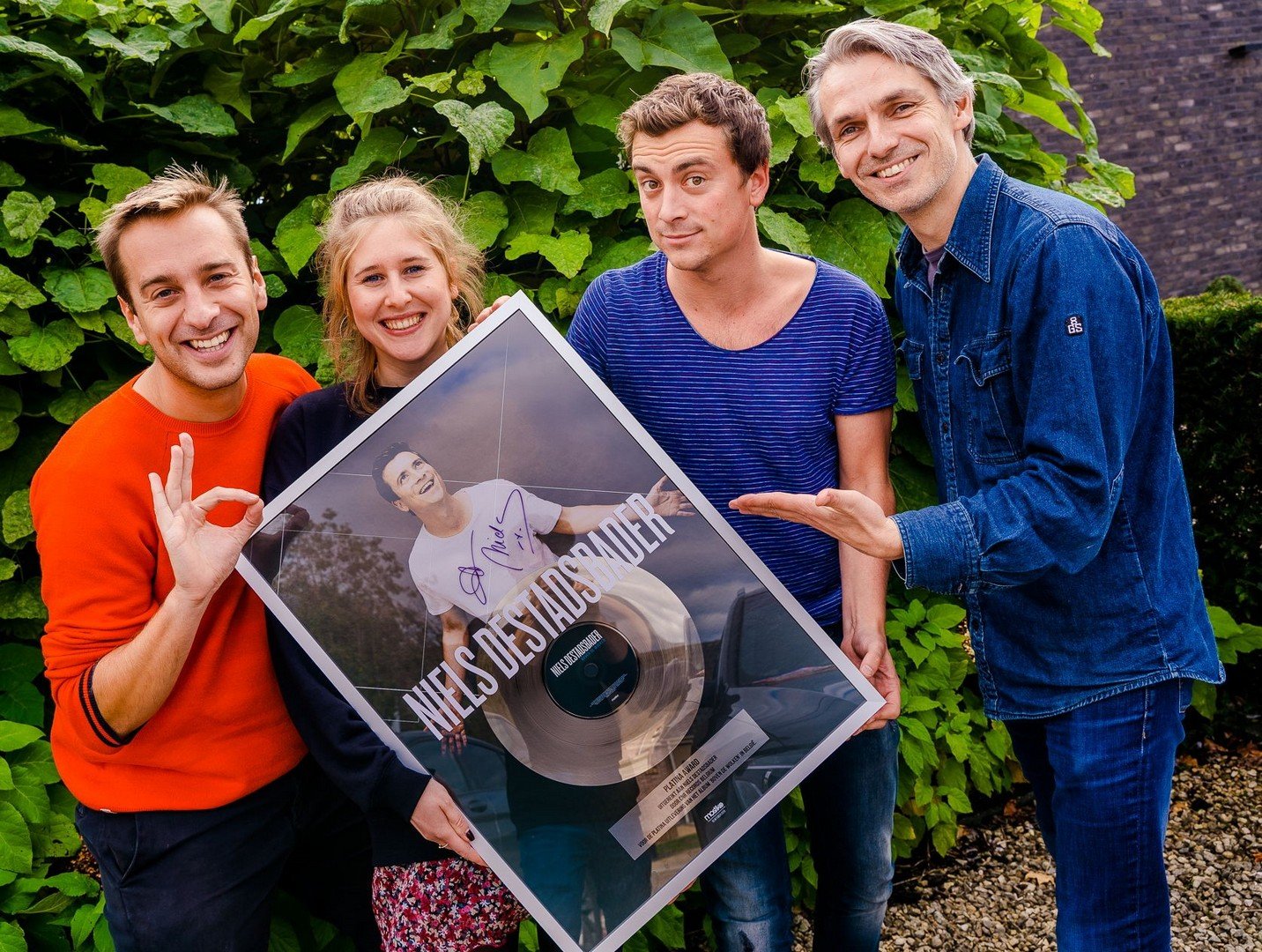 Q-dj Jolien Roets presenteert ‘Generation Stronger’ voor Rode Neuzen Dag - Platina plaat N. De Stadsbader