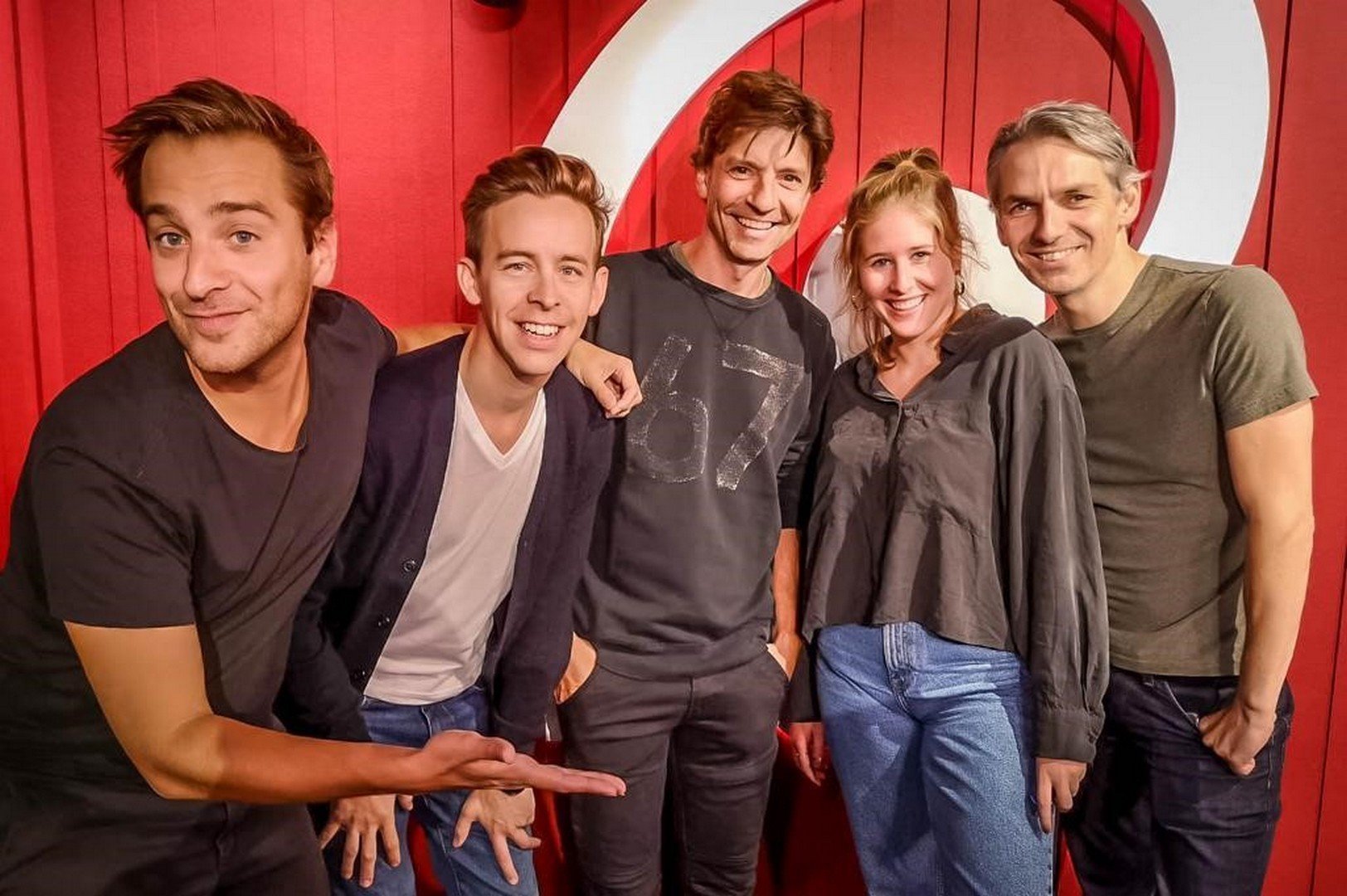 Koen Wauters en Jonas Van Geel presenteren op 22 november de Qmusic-ochtendshow - Rode Neuzendag Koen Jonasen de rest