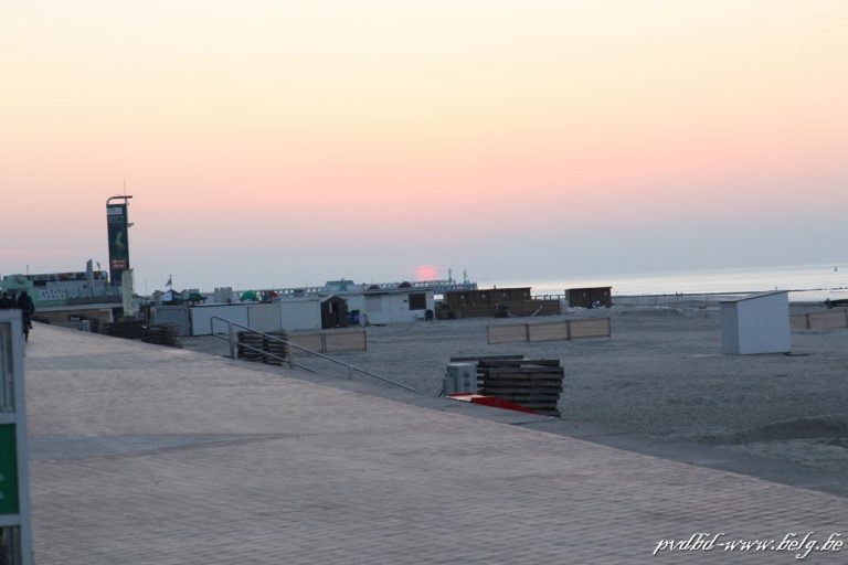 Zonnebaden in Blankenberge wordt moeilijker door Corona