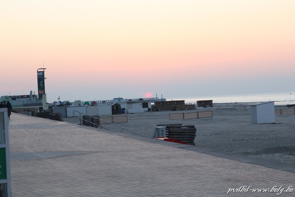 Zonnebaden in Blankenberge wordt moeilijker door Corona - Zicht King Beach 2019