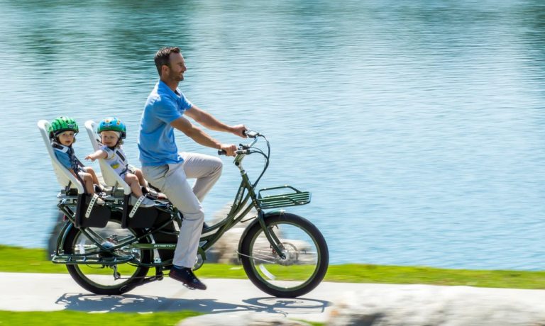 fietsen met de kinderen