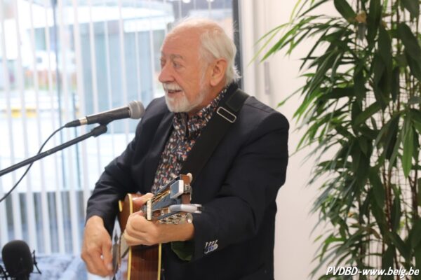 Urbanus Rand met gitaar