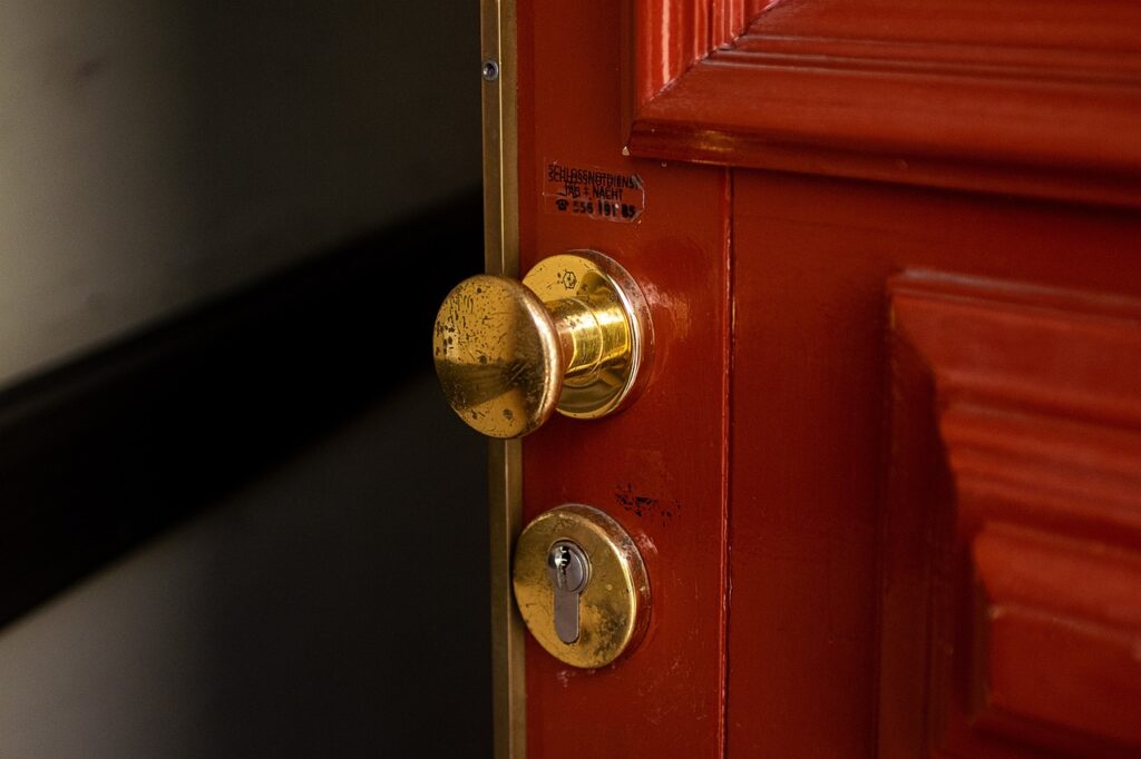 Buitengesloten? Zo kun je jouw slot openen zonder sleutel Belg.be