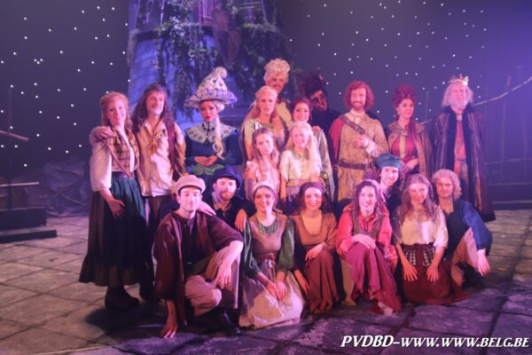 Rapunzel cast en ensemble