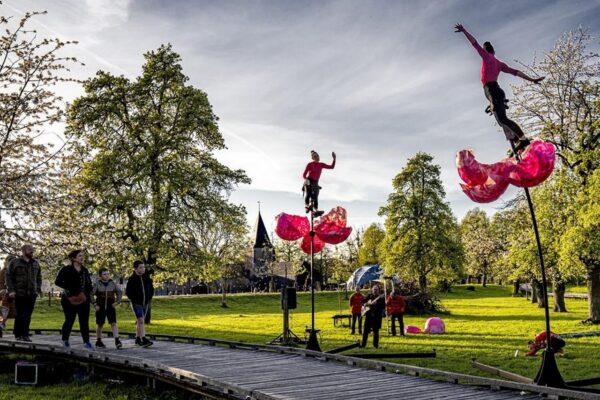 Bloesemfestival Lumineus artiesten hoog