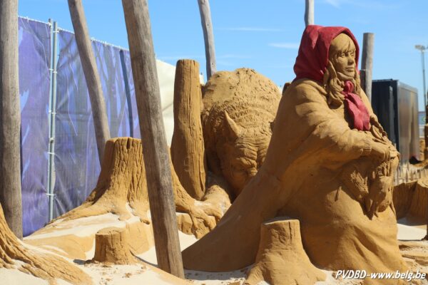 Zandsculptuurfestival Roodkapje