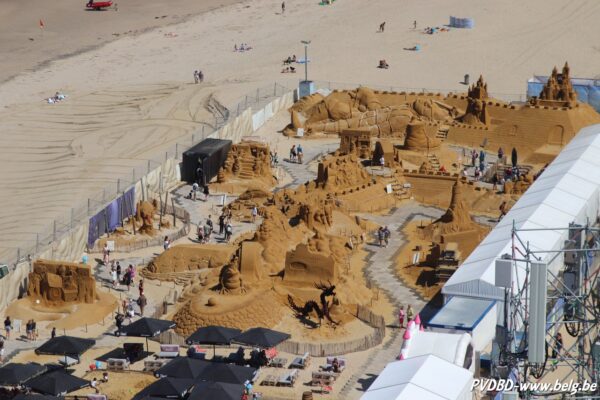 Zandsculptuurfestival vanuit reuzenrad Joe Fm