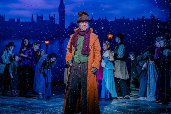 Extra Lucas Van den Eynde A Christmas Carol scenefoto's