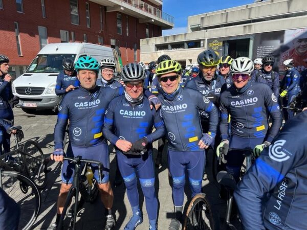 Garry Hagger met Casino Cycling Team