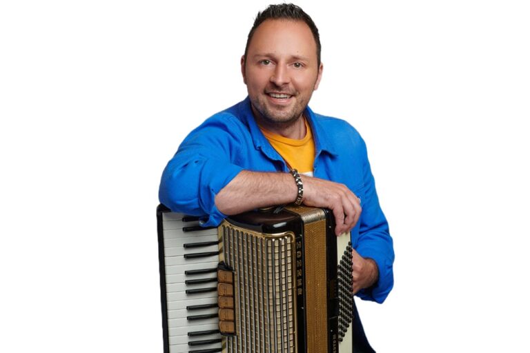 Johan Veugelers met accordeon