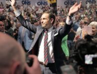 Vlaams Belang zet laatste rechte lijn naar verkiezingen in met grote V Meeting - V Meeting Tom Van Grieken