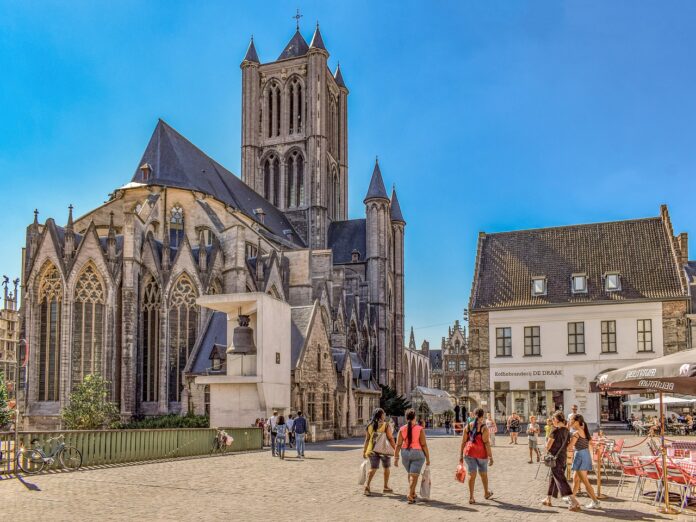 Waarom zou je bedrijfsuitjes organiseren