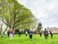 Bloesemtoerisme Bilzen-Hoeselt personen in kring