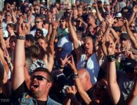 Pinopop 2024 joelende menigte