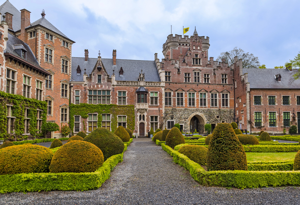 17 Vlamingen ontvangen hun persoonlijk wapenschild in het Kasteel van Gaasbeek