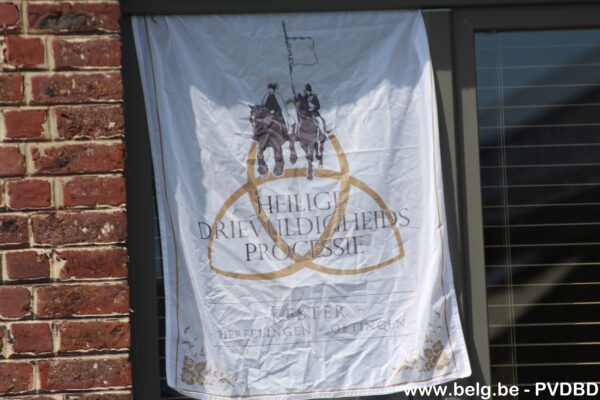 Heilige Drievuldigheidsprocessie vlag