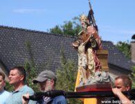 Heilige Drievuldigheidsprocessie heiligbeeld en dragers