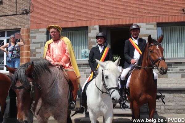 Heilige Drievuldigheidsprocessie Sofie en paarden