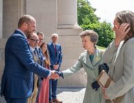 Feestelijke inhuldiging voor gerestaureerde Menenpoort in Ieper foto kabinet weyts
