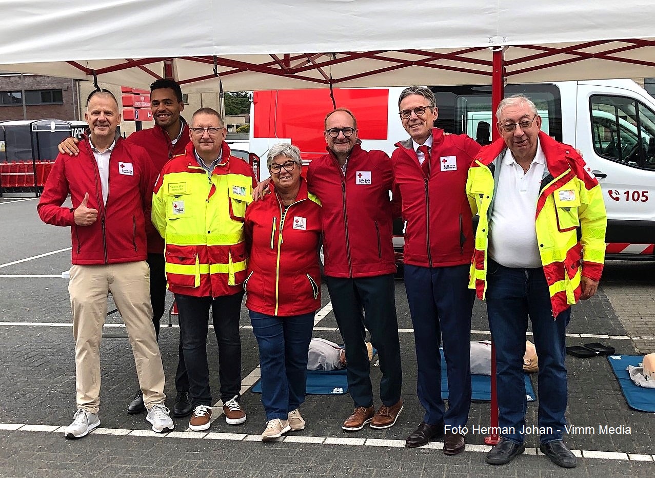 Rode Kruis zoekt extra lesgevers in de Vlaamse Rand groep en Ben Weyts