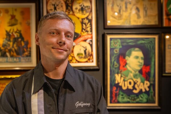 FAKE Nicholas Arnst bij kaders