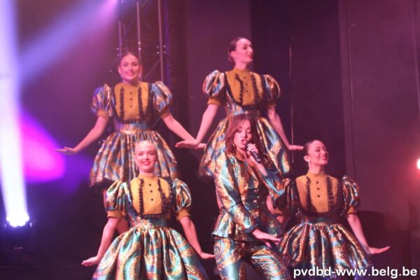Cosmino De Vegas Show Dansers