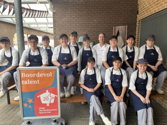 leerlingen van de 6de Bakkerij Sint-Marinusscholen