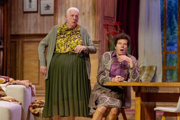 BOMMA'S OP DE VLUCHT Cast schittert tijdens feestelijke première 2 Bomma's Op De Vlucht Walter De Donder en Walter Baele