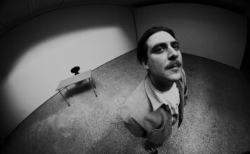 Alexandros Giannakidis: Lokaal voorprogramma voor comedyshow t.v.v. De Warmste Week Alexandros Giannakadis zwart-wit