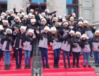 Belle Perez Kinderkoor Bloemenfontein op rode tap