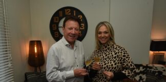 Champagne brengt Laura Lynn en haar ontdekker na 20 jaar weer samen Champagne Patrick Vandewattyne & Laura Lynn