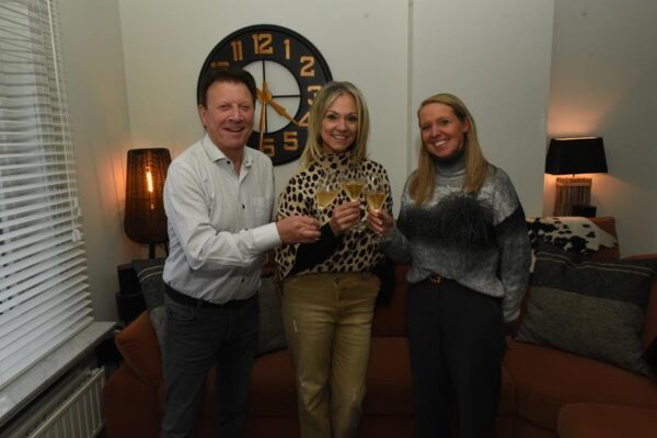 Champagne brengt Laura Lynn en haar ontdekker na 20 jaar weer samen 2 Champagne Patrick Vandewattyne, Laura Lynn en Vicky Gijdelinck