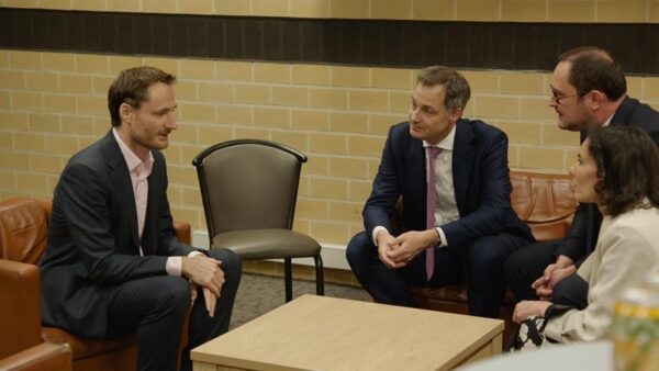 Eric Goens biedt zeldzame blik achter de schermen bij onderhandelingen rond Olivier Vandecasteele 2 Eric Goens Blackstone Olivier Vandecasteele Alexander De Croo Van Quickenborre