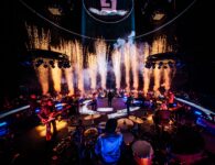 Guus Meeuwis Afas Dome podium achteraan vuurwerk