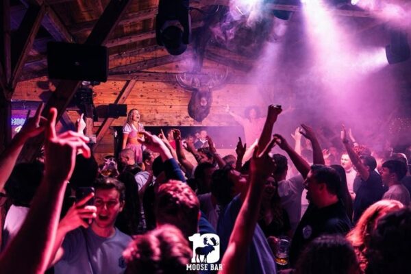 Moose Bar strijkt na 10 jaar eindelijk neer in Lokeren! 2 Moose Bar sfeerbeeld