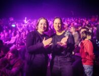 Unieke Tolkensamenwerking Sint in de Piste Dora Moens en Greet Coudijzer