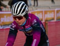 Laura Verdonschot roze achtergrond