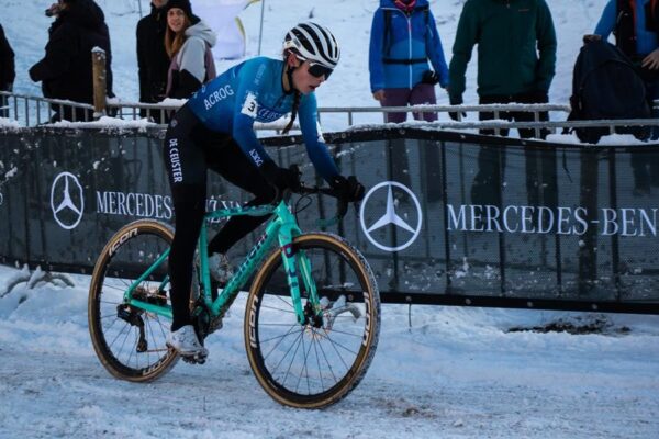 Zita Peeters in de sneeuw