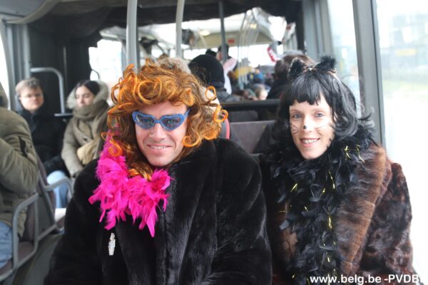 Aalst viert drie dagen en nachten carnaval en begint in de sneeuw 5 Aalst pendelbus