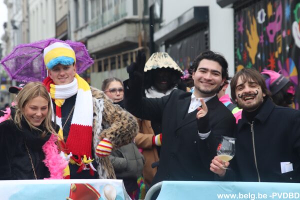 Aalst viert drie dagen en nachten carnaval en begint in de sneeuw 4 Aalst publiek