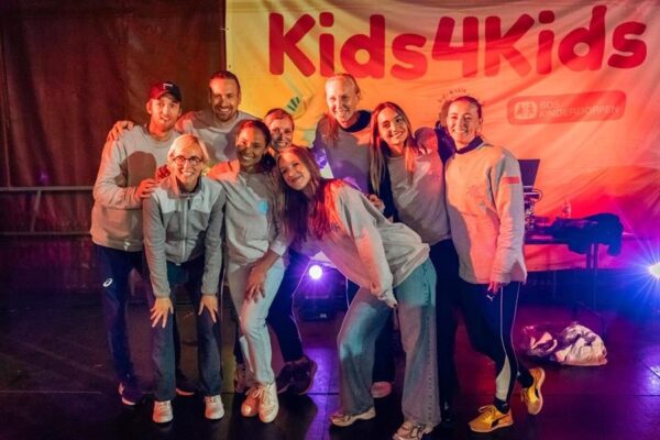 Kids4Kids ontvangt een cheque van 4000€ dankzij Pronostieken en gadgetverkoop op de cross 2 Kids4Kids vereniging (0)