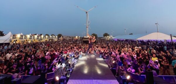 Alex Agnew eert The Doors op grootste tributefestival van België 3 Alex Agnew Pinopop sfeerbeeld overzicht
