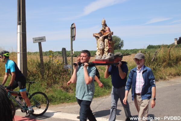 Beeld H. Drievuldigheidsprocessie dragers